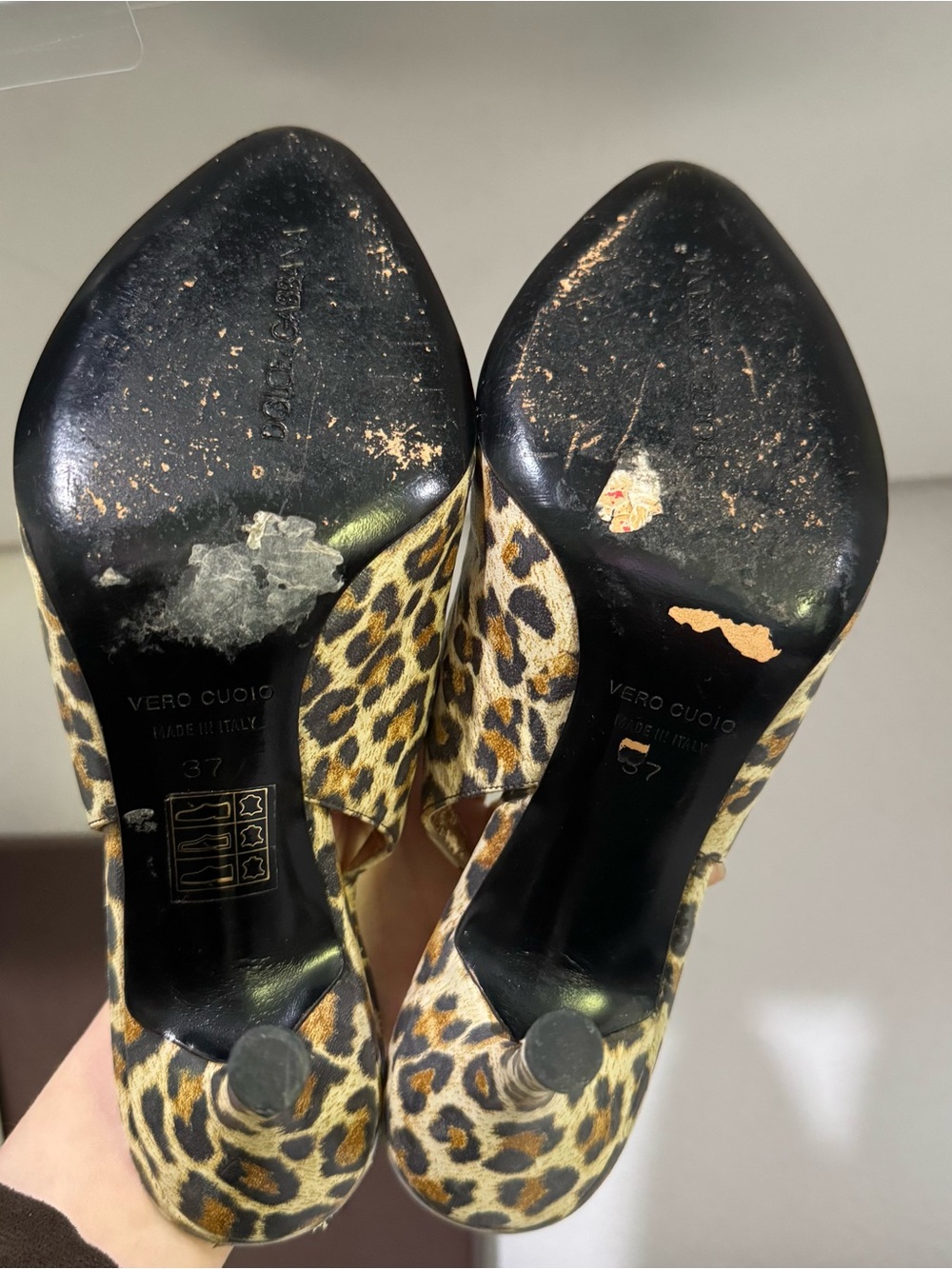 Dolce & Gabbana Leopard Print Slingback Heels with Gold Lining - Picture 6 of 6